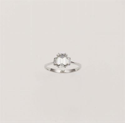 Anello con Diamante Taglio Smeraldo di Ct 1,32