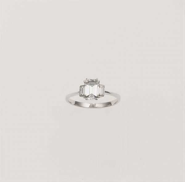 Emerald-cur diamond ring