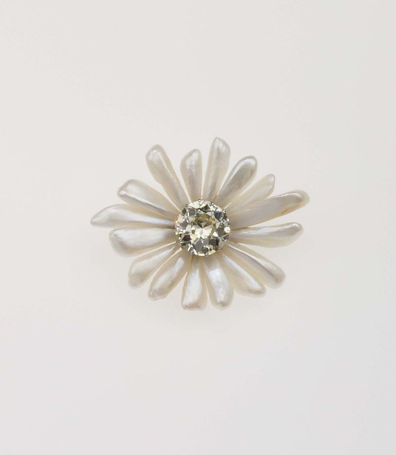 Spilla Margherita con diamante di vecchio taglio di ct 4,62 e perle  - Asta Fine Jewels - Cambi Casa d'Aste