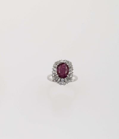 Anello con Rubino Thailandia di Ct 3,99 con Diamanti Taglio Tepper e Rotondo