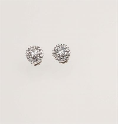 Orecchini con Diamante Centrale Taglio Brillante di Ct 0,75 Circa e Diamanti a Contorno