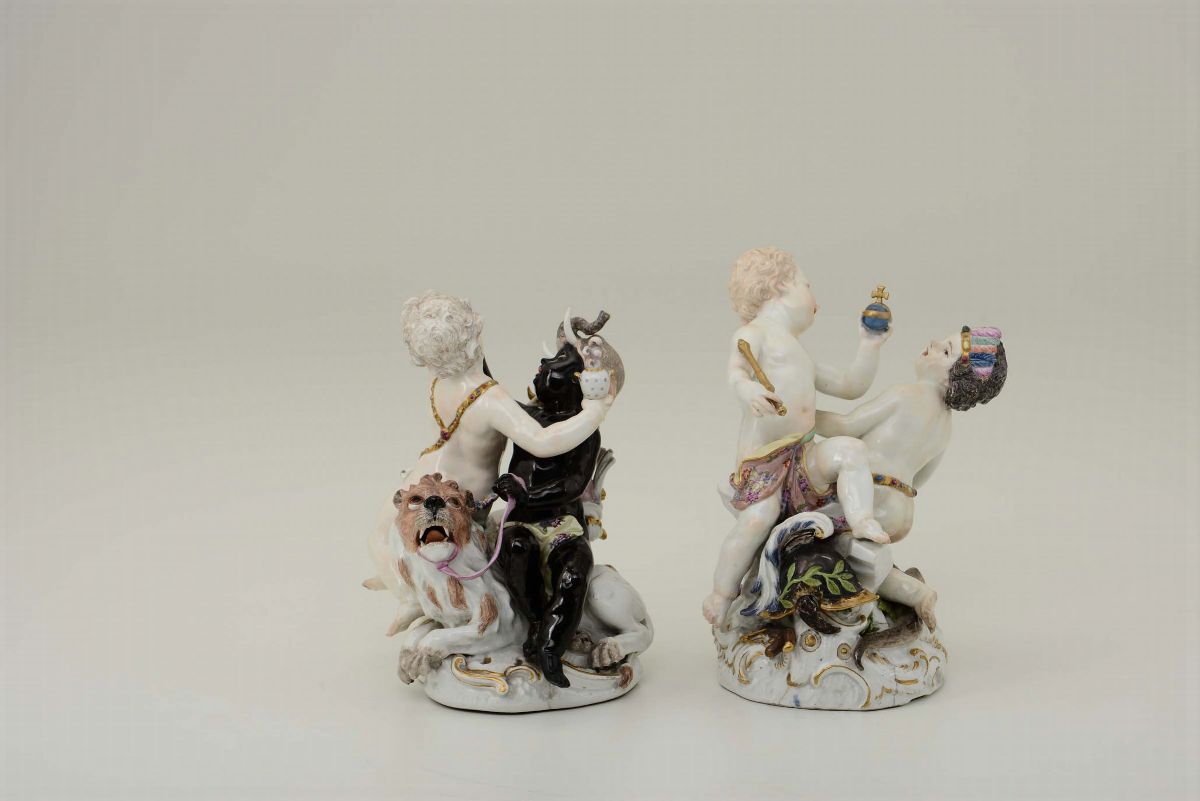 Coppia di Gruppi Raffiguranti i Quattro Continenti Meissen, 1755 Circa Modello di Friedrich Elias...