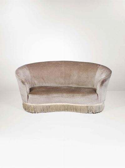 Salotto con Due Poltrone, Due Poltroncine e un Divano. Struttura in Legno e Rivestimenti in Tessu...