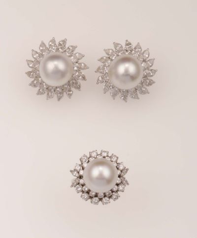 Parure Composta da Anello ed Orecchini con Perle Australia e Diamanti Taglio Brillante e Navette