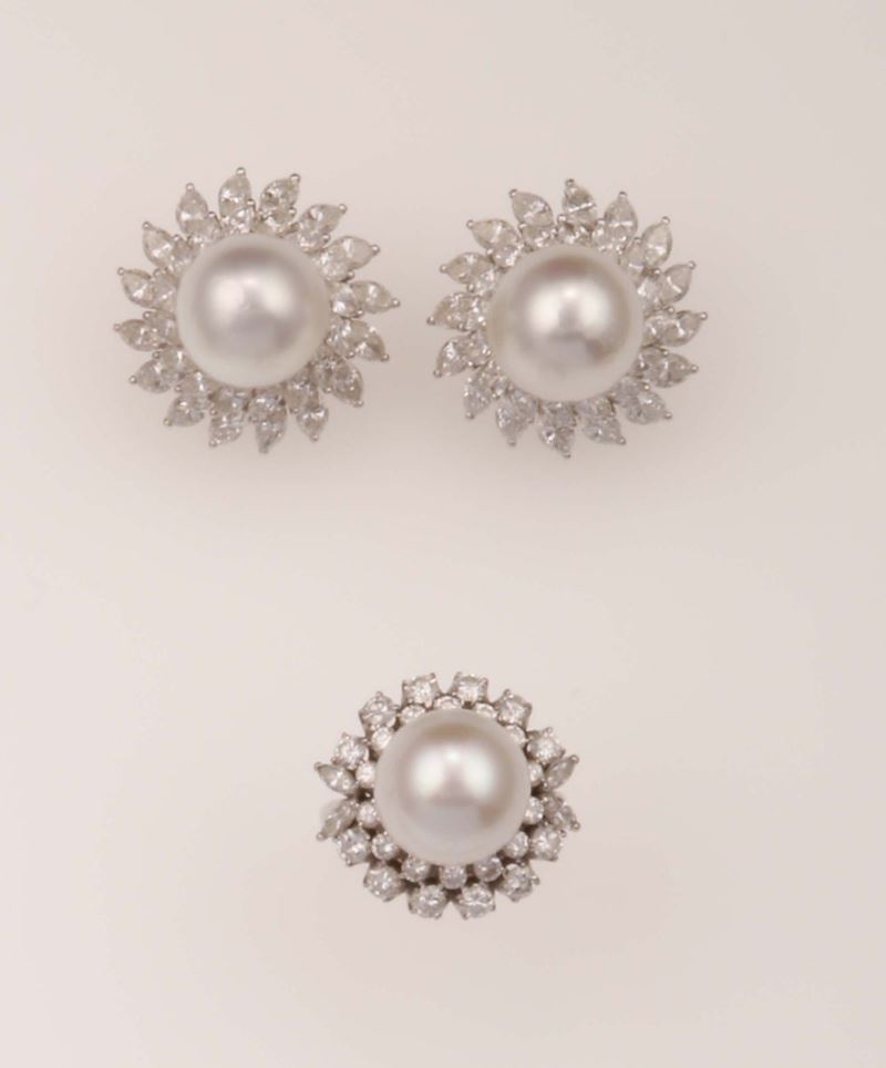 Parure composta da anello ed orecchini con perle Australia e diamanti taglio brillante e navette  - Asta Fine Jewels - Cambi Casa d'Aste