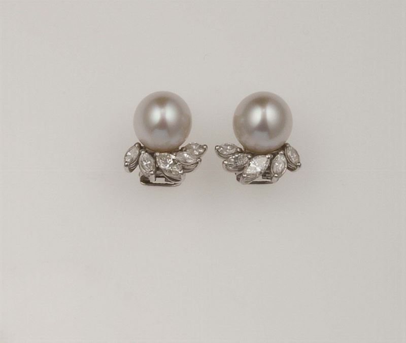 Orecchini con perle coltivate e diamanti taglio navetta  - Asta Fine Jewels - Cambi Casa d'Aste