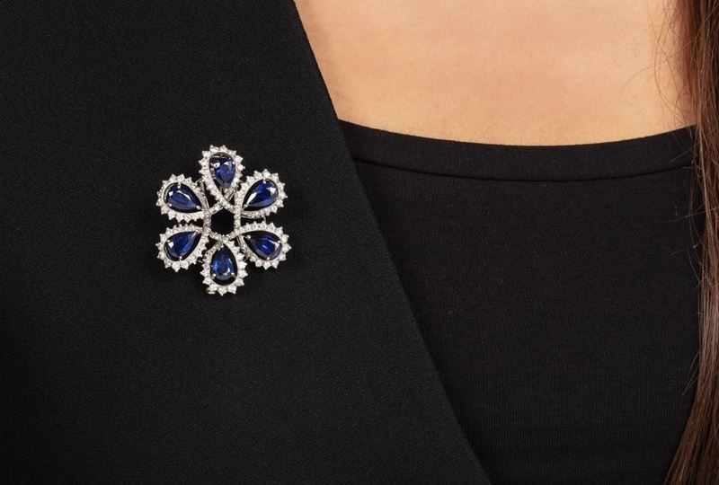 Sapphire, diamond and platinum brooch  - Auction Fine Jewels - Cambi Casa d'Aste