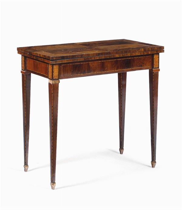 Tavolo da gioco Luigi XVI in legno lastronato e filettato, fine XVIII secolo