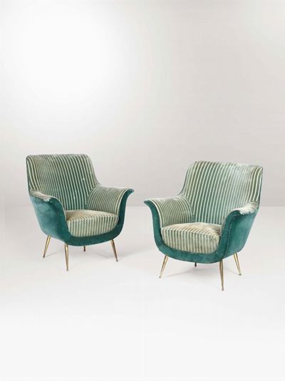 Coppia di Poltrone con Struttura in Legno, Sostegni in Ottone e Rivestimenti in Tessuto.