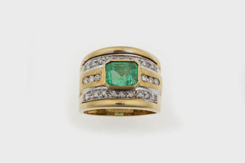 Anello a fascia con smeraldo centrale di ct 1,80 circa e diamanti taglio brillante  - Auction Vintage, Jewels and Watches - Cambi Casa d'Aste