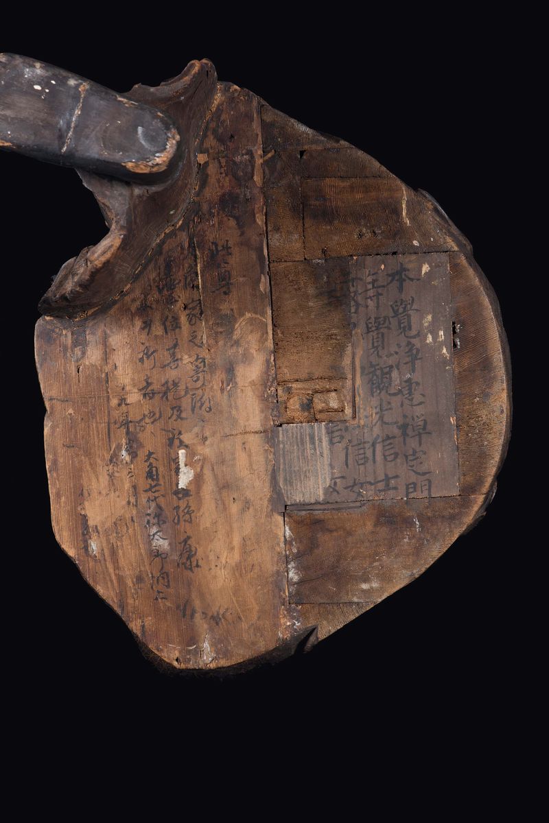 Figura di Kasyapa Seduto Scolpito in Legno con Bastone Khakkhara, Cina, Dinastia Ming, XVII Secol...