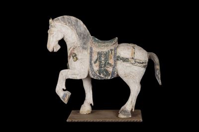 Cavallo Scolpito in Legno Dipinto, Cina, Dinastia Qing, XVIII Secolo