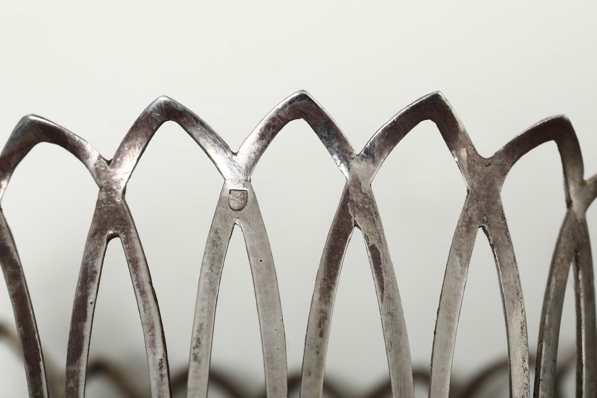 Oliera in Argento Fuso, Sbalzato e Cesellato, Roma, Prima Metà del XIX Secolo, Bollo Camerale.