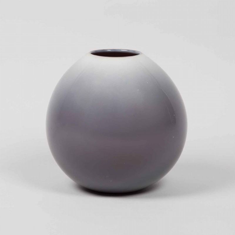 Flavio Poli, Seguso Vetri d'Arte, 1939 ca. A large spherical vase in grey cased blown glass with gold leaf  - Auction Murano '900 - II - Cambi Casa d'Aste