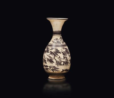 Vaso Chizou con Decoro Fogliato, Cina, Dinastia Song (960-1279)