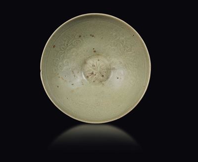 Ciotola in Grès a Smalto Celadon con Decoro Floreale, Cina, Dinastia Song (960-1279)