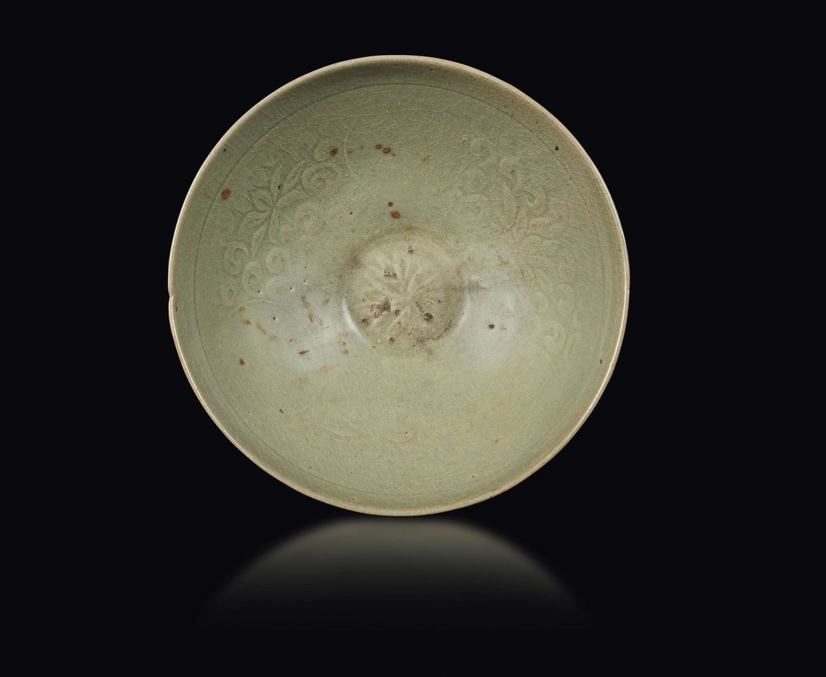 Ciotola in Grès a Smalto Celadon con Decoro Floreale, Cina, Dinastia Song (960-1279)