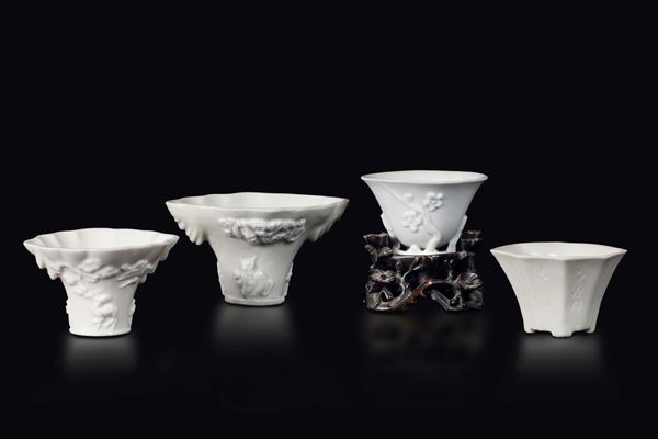 Lotto di quattro coppette in porcellana Blanc de Chine Dehua, Cina, Dinastia Qing, epoca Kangxi (1662-1722)