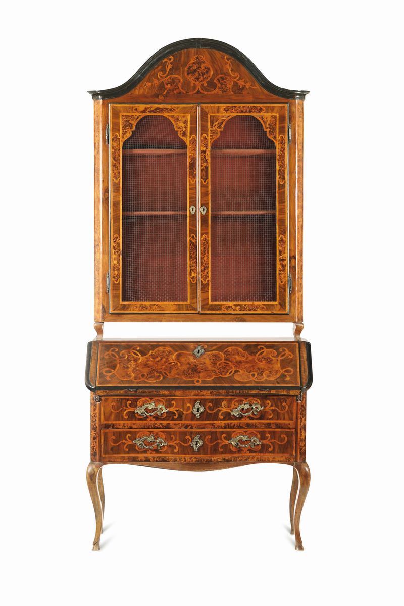 A walnut trumeau, threaded with giral motives, Piedmont 18th century  - Auction Important Artworks and Furnitures - Cambi Casa d'Aste