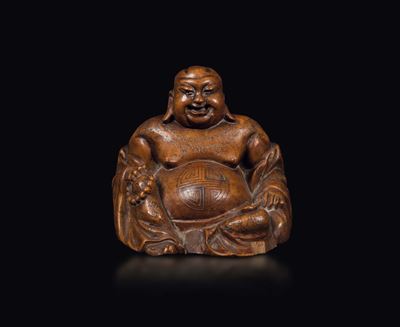 Budai Seduto in Legno con Intarsi in Argento, Cina, Dinastia Qing, XIX Secolo