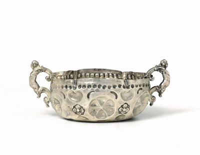 Coppa Potoria Biansata in Qrgento Sbalzato e Ceselalto. Napoli 1720. Bollo Camerale con Datario d...