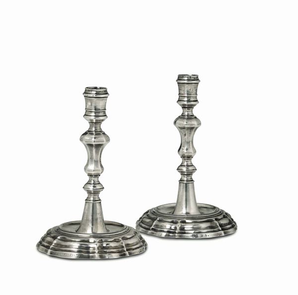 A pair of candle holders in molten and embossed silver. Mantua 18th century. Cameral stamp for the city of Mantua and monogram SIC, stamp for silversmith Domenico Strada (?) and control stamp.