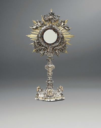 Ostensorio in Argento e Argento Dorato, Fuso, Sbalzato e Cesellato; Vetri Colorati. Manifattura I...