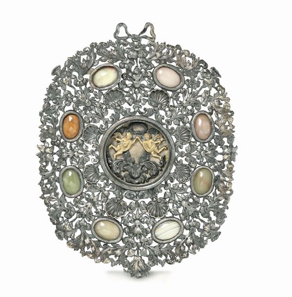 An oval plaque in perforated silver and hard stones, Italian manufacture from the 18th-19th century.