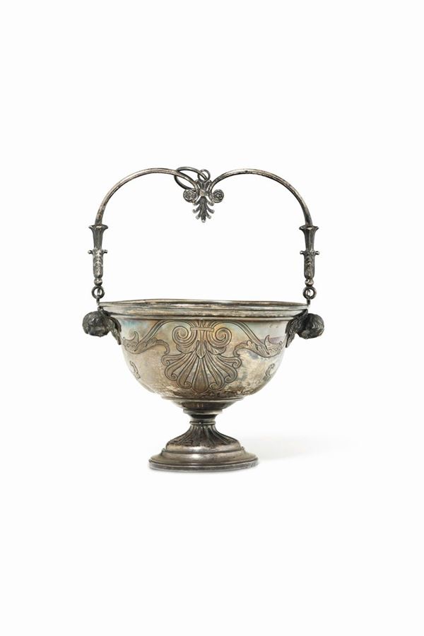 A bucket in molten, embossed and chiselled silver. Rome, half of the 19th century, cameral stamp and mark for silversmith Vincenzo (II) Belli (1825 - 1859).