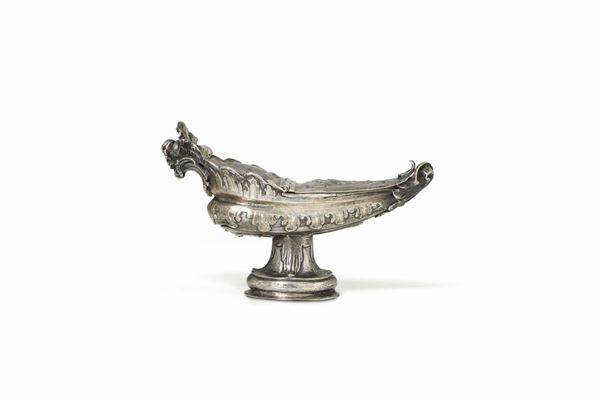 Navicella in argento sbalzato, cesellato e inciso, manifattura italiana del XVIII secolo.