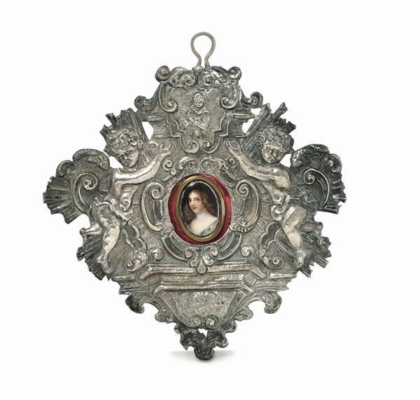 A frame in embossed and chiselled silver, Genoa, undated Torretta stamp.