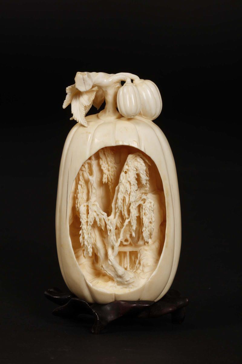 A carved ivory pumpkin, China, Qing Dynasty, 19th century  - Auction Chinese Works of Art - Cambi Casa d'Aste