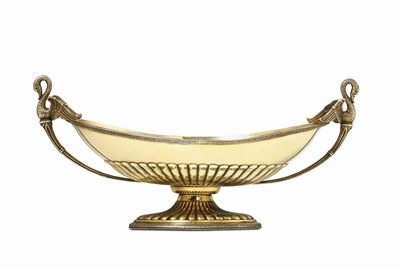 Centrotavola Biansato in Argento Vermeille Fuso, Sbalzato e Cesellato. Maison Odiot, Parigi XIX-X...