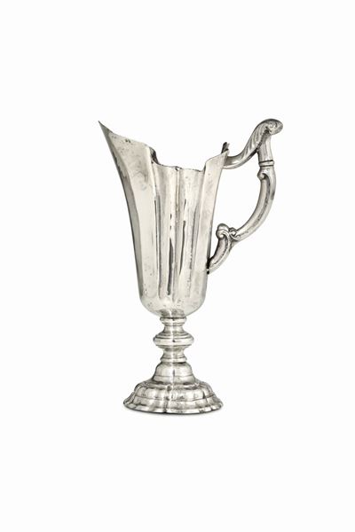 Versatoio in Argento Fuso, Sbalzato e Cesellato, Probabile Manifattura di Todi, XVIII Secolo, Bol...