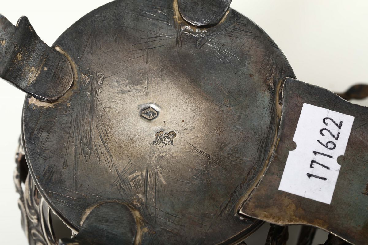 Compostiera in Argento Sbalzato e Cesellato, Torino, XVIII Secolo, Marchi di Ricognizione e Bollo...