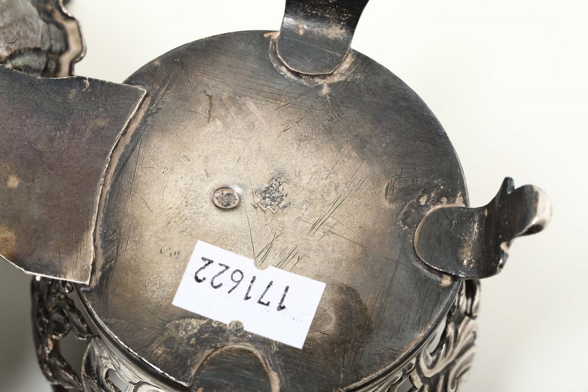 Compostiera in Argento Sbalzato e Cesellato, Torino, XVIII Secolo, Marchi di Ricognizione e Bollo...