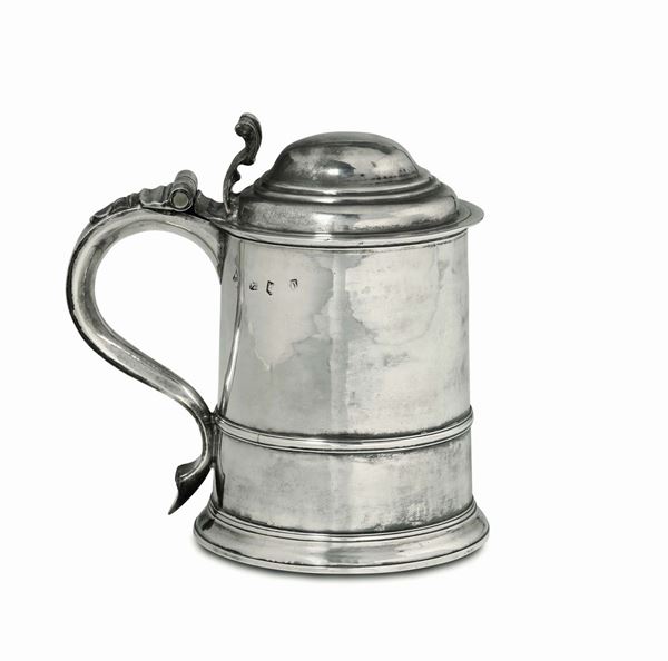 A tankard in sterling silver, molten, embossed and chiselled. Stamps for London 1729 and partially readable silversmith's stamp.