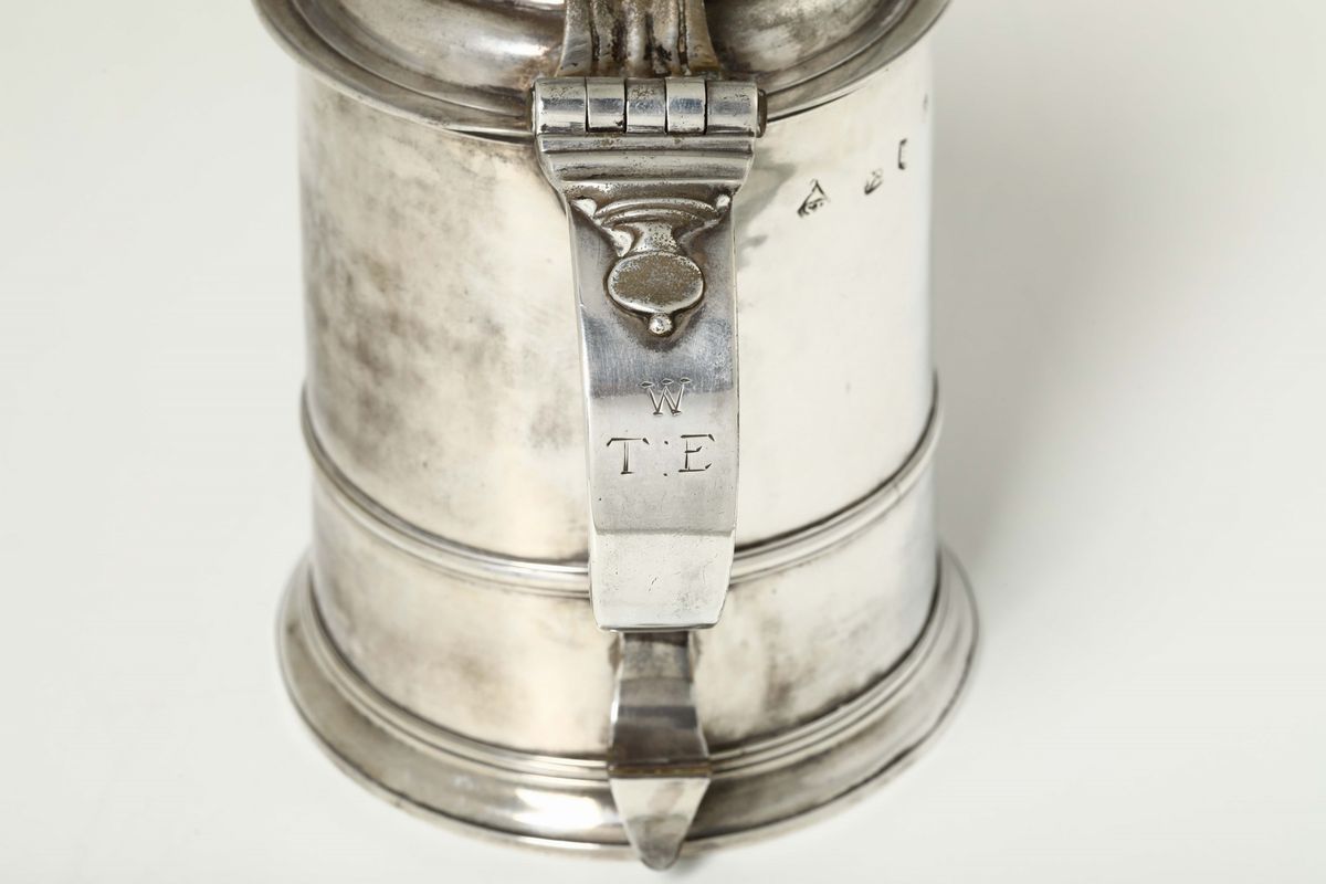 Tankard in Argento Sterling Fuso, Sbalzato e Cesellato. Bolli per Londra 1729 e Dell’argentiere P...