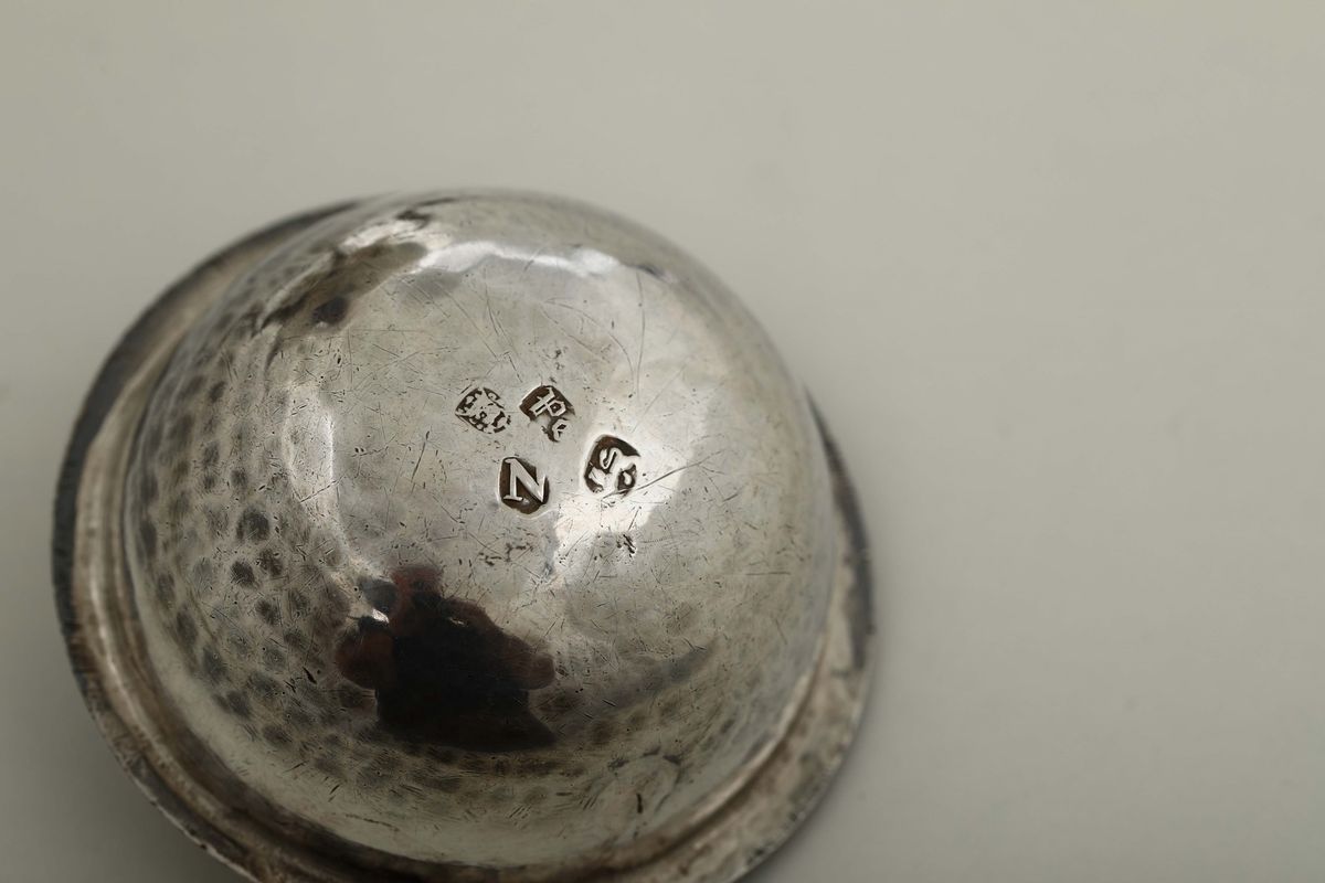 Samovar in Argento Sterling Fuso, Sbalzato e Cesellato. Bolli per Londra 1728. Argentiere Edward ...