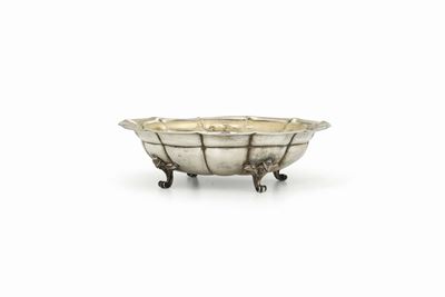 Centrotavola in Argento Fuso, Sbalzato, Cesellato e Dorato. San Pietroburgo 1872. Marchi del Sagg...