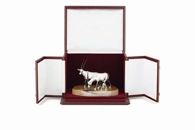 Gruppo con Antilopi in Argento Fuso, Cesellato e Niellato, Entro Scatola. Argentiere Asprey, Lond...