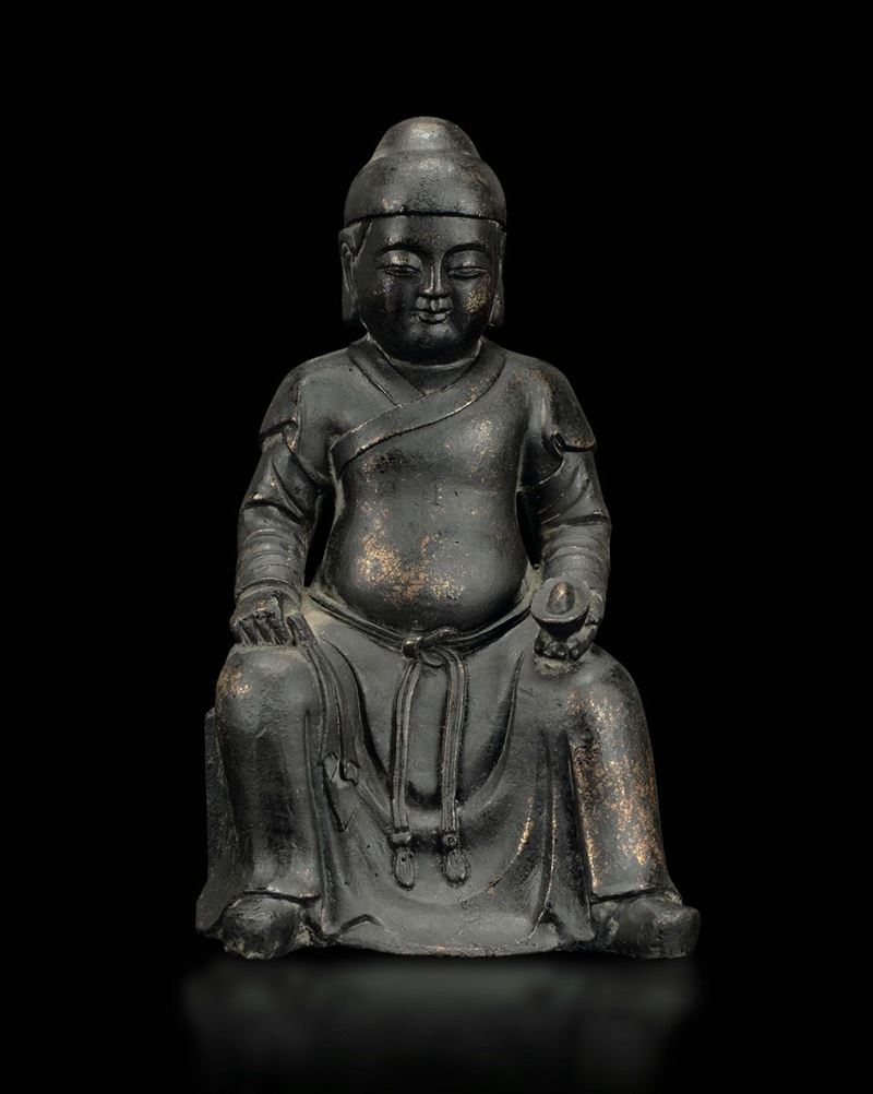 A semi-gilt bronze figure of dignitary, China, Ming Dynasty, 17th century  - Auction Fine Chinese Works of Art - Cambi Casa d'Aste
