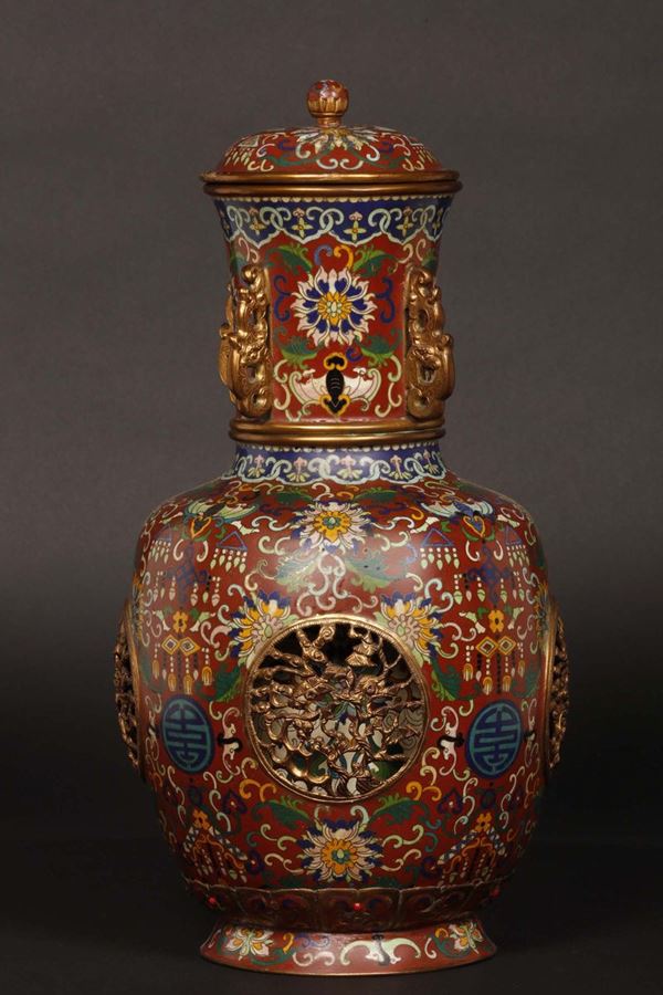 Vaso cloisonné con coperchio a doppia parete, Cina, Dinastia Qing, fine XIX secolo