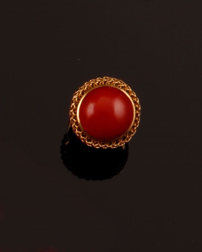 Anello con corallo rosso taglio cabochon  - Asta Fine Coral Jewels - Cambi Casa d'Aste