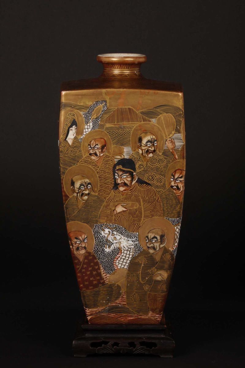 Vaso in porcellana Satsuma con immagini di saggi, Giappone, XIX secolo  - Asta Chinese Works of Art - Cambi Casa d'Aste