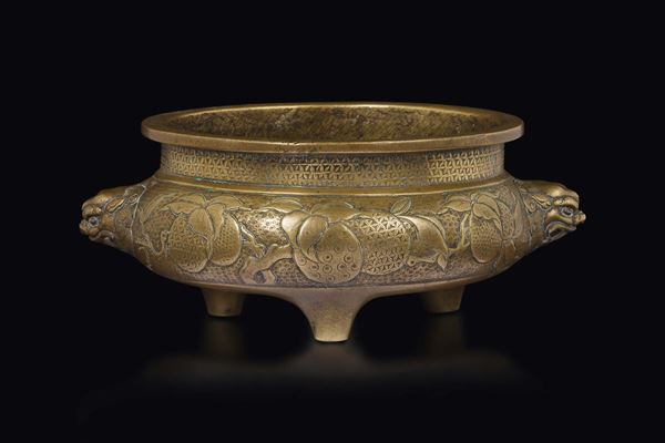 Incensiere in bronzo dorato con manici a mascheroni, Cina, Dinastia Qing, XVIII secolo