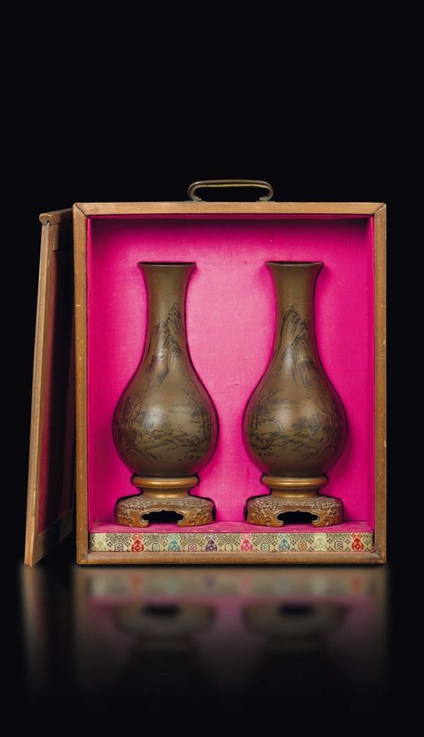 Coppia di vasi in lacca finemente dipinti, Cina, Dinastia Qing, epoca Qianlong (1736-1795)