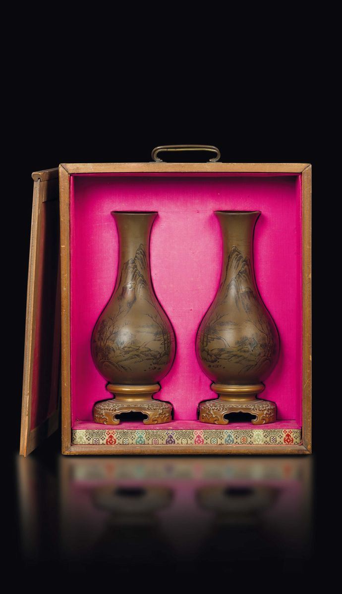 Coppia di vasi in lacca finemente dipinti, Cina, Dinastia Qing, epoca Qianlong (1736-1795)  - Asta Fine Chinese Works of Art - Cambi Casa d'Aste