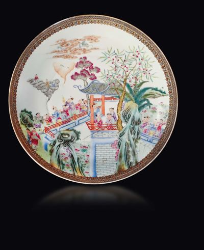 Piatto in Porcellana Pelle D’uovo con Raffigurazione di Fanciulli che Giocano, Cina, Repubblica, ...