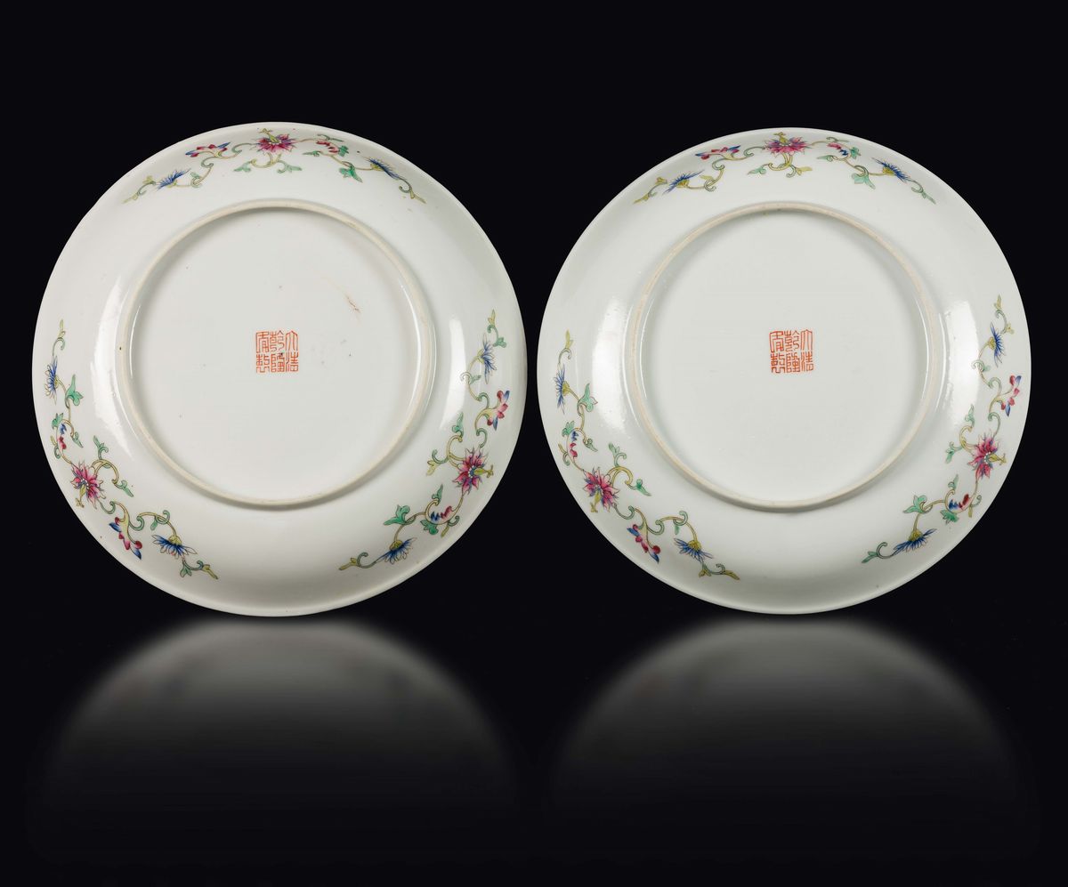 Coppia di Piatti in Porcellana a Decoro Millefiori, Cina, Repubblica, XX Secolo